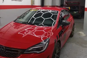 Las mejores opciones para pintar tu coche con un acabado rojo brillante y profesional