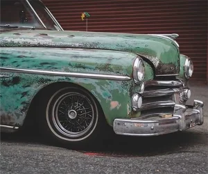 Lo último en chapa y pintura para coches aplicado a la restauración de un coche clásico verde