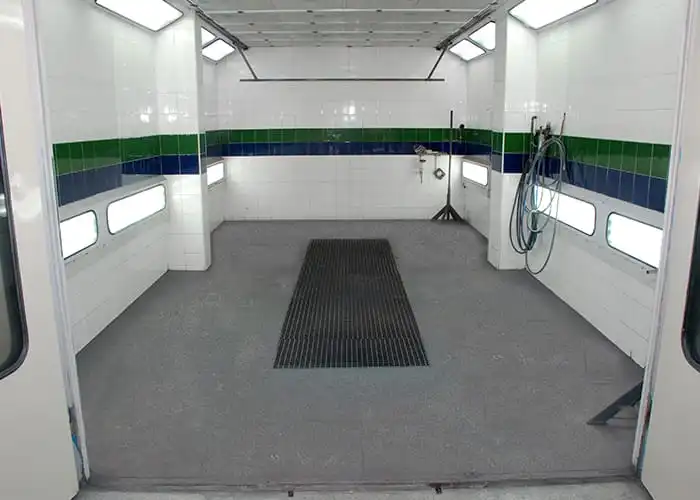 Cabina profesional para trabajos de chapa y pintura en Valencia