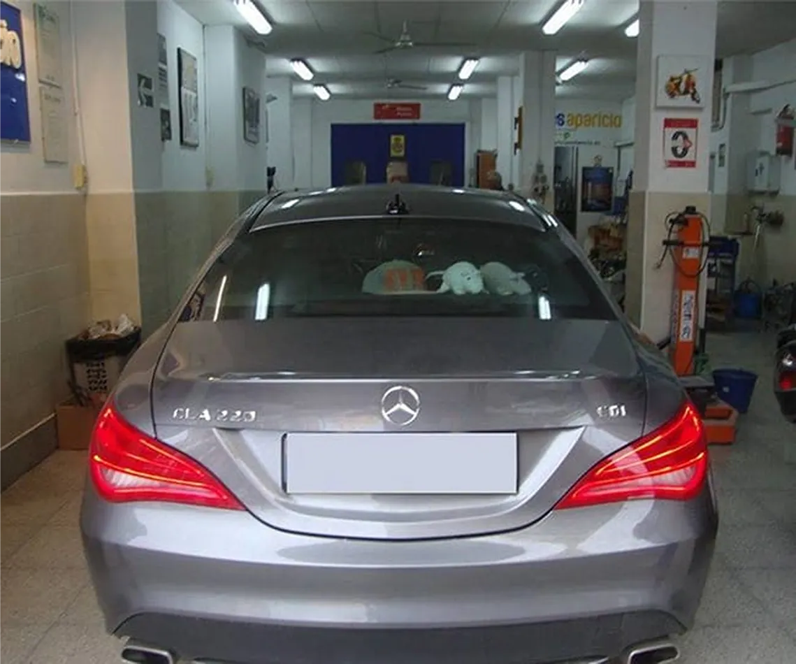 Mercedes-Benz en las instalaciones de Talleres Aparicio
